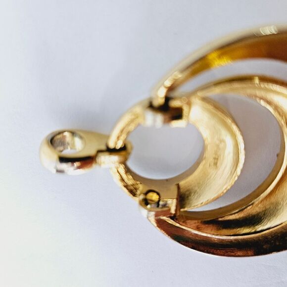 Vintage Crown Trifari Signed '50s Large Gold Tone White Enamel Necklace Pendant - Picture 8 of 11